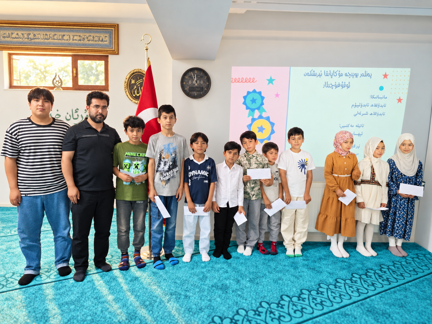كىتاب ئوقۇۋاتقان بالىلار